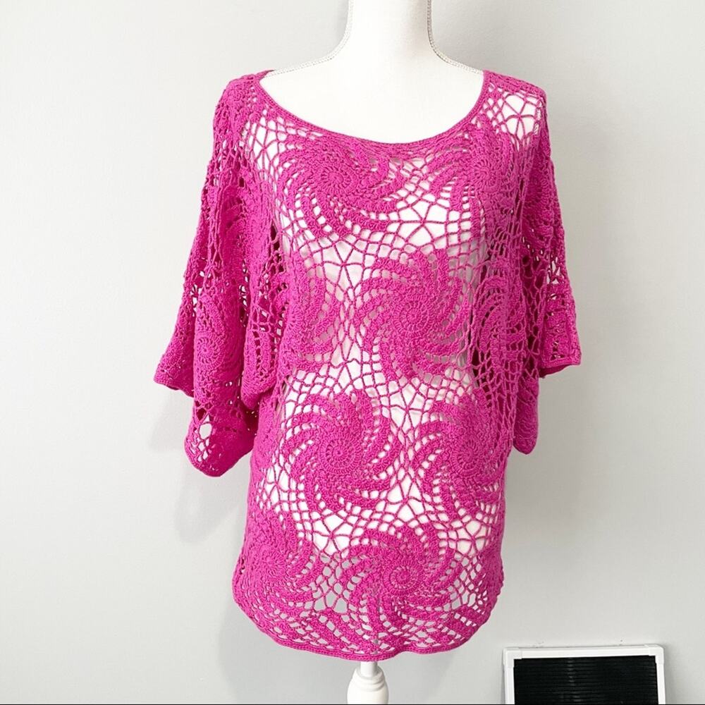 Spiegel pink open knit crochet top blouse size medium